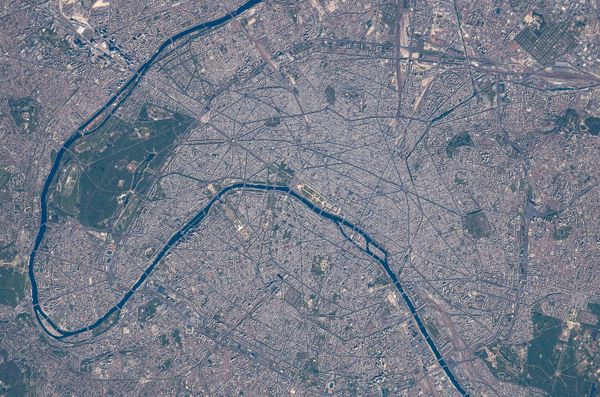 Париж, 25 апреля 2021 года.  
