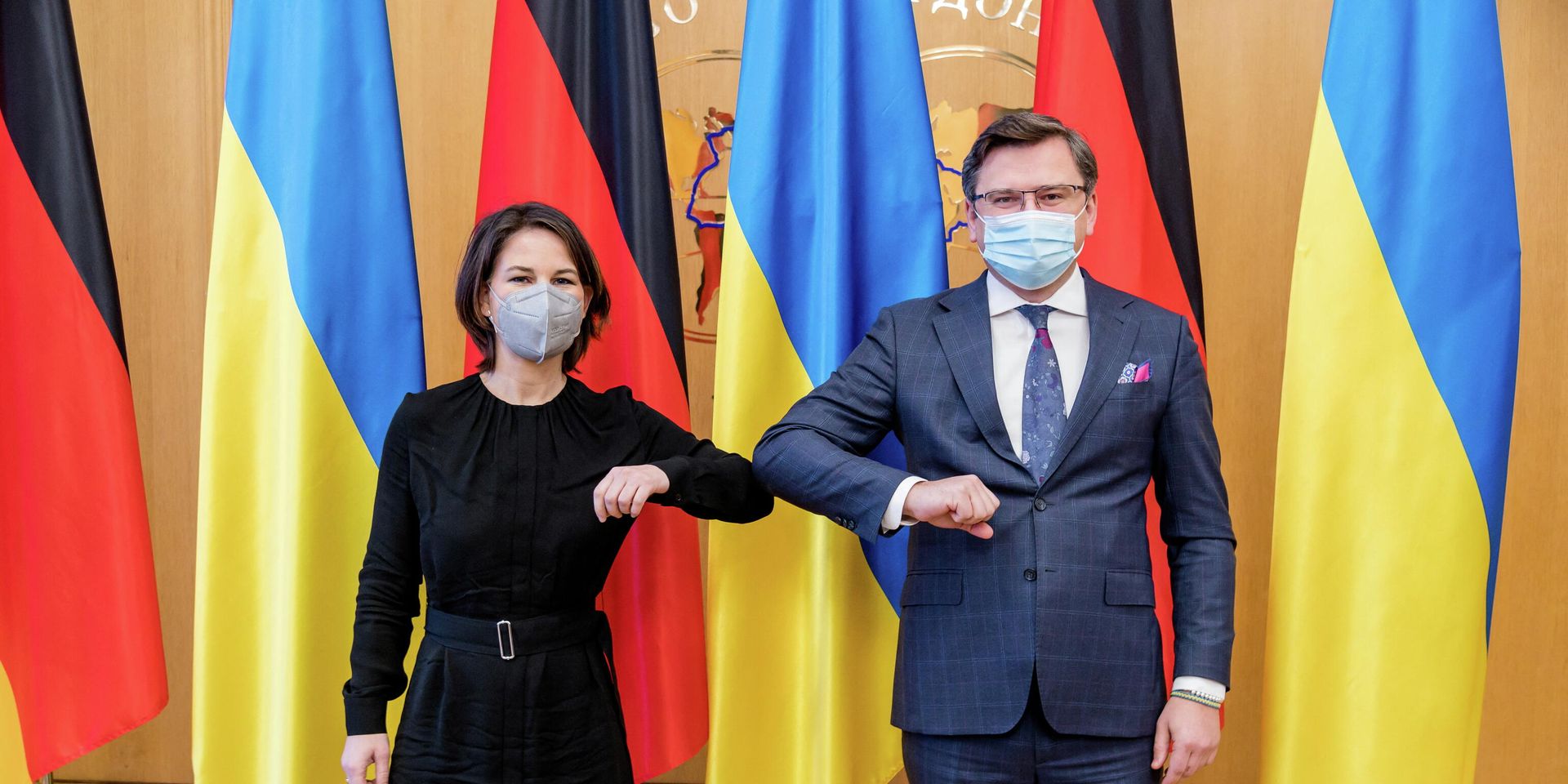 Министр иностранных дел Украины Дмитрий Кулеба и министр иностранных дел Германии Анналена Бербок - ИноСМИ, 1920, 20.01.2022