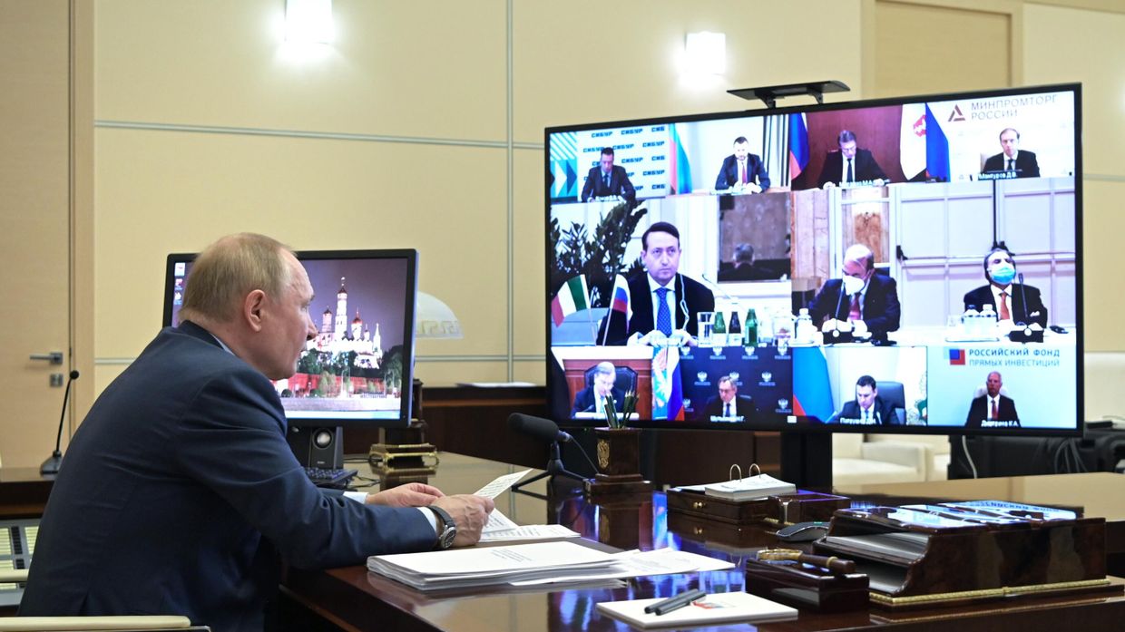 Президент РФ В. Путин провел встречу с руководителями ведущих итальянских компаний
