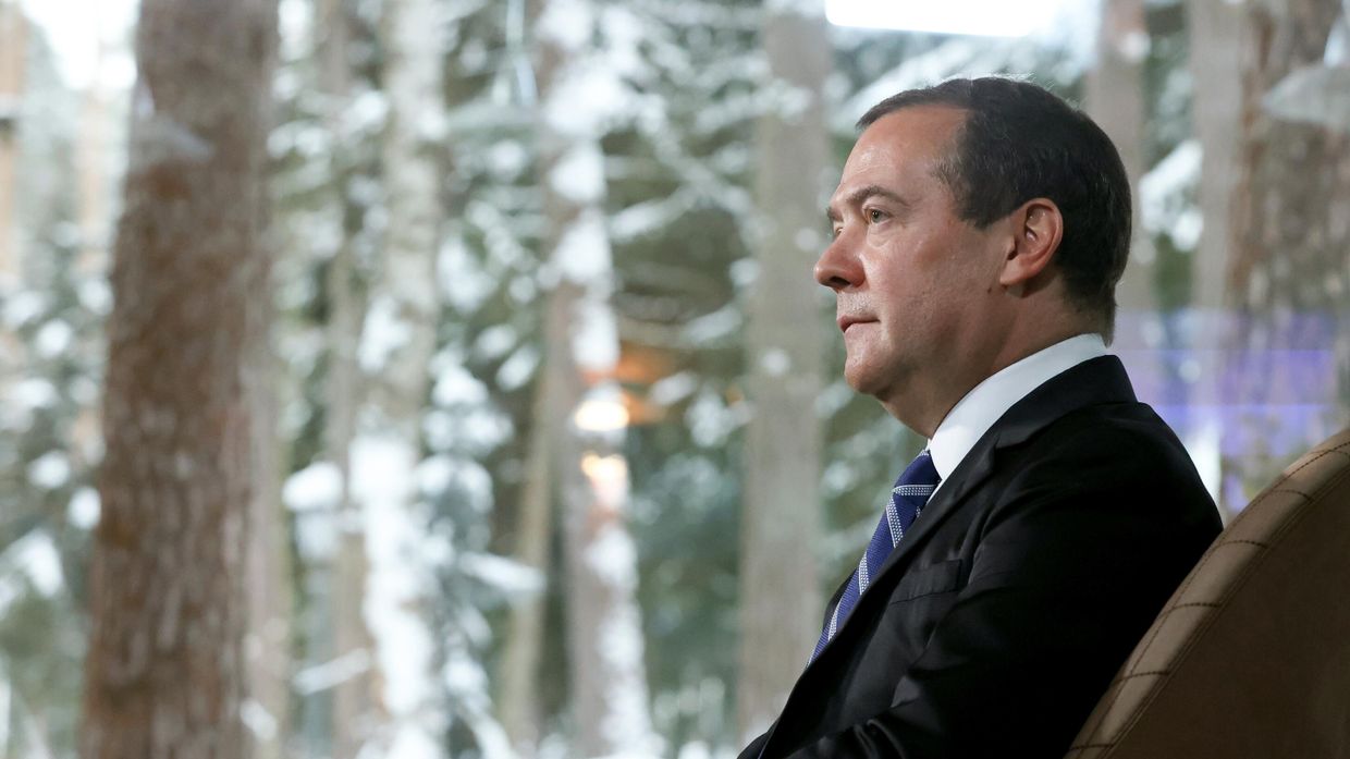 Заместитель председателя Совбеза РФ Д. Медведев дал интервью российским СМИ