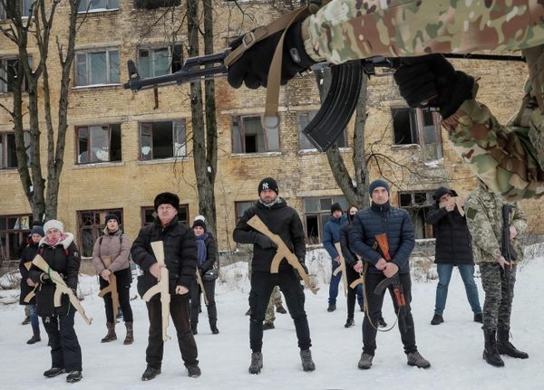 Военные учения для гражданских лиц в Киеве