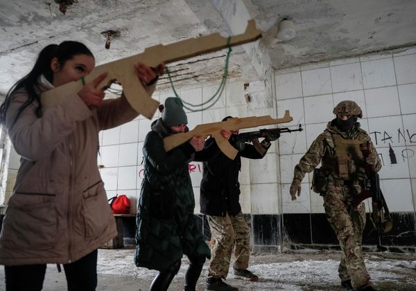 Военные учения для гражданских лиц в Киеве