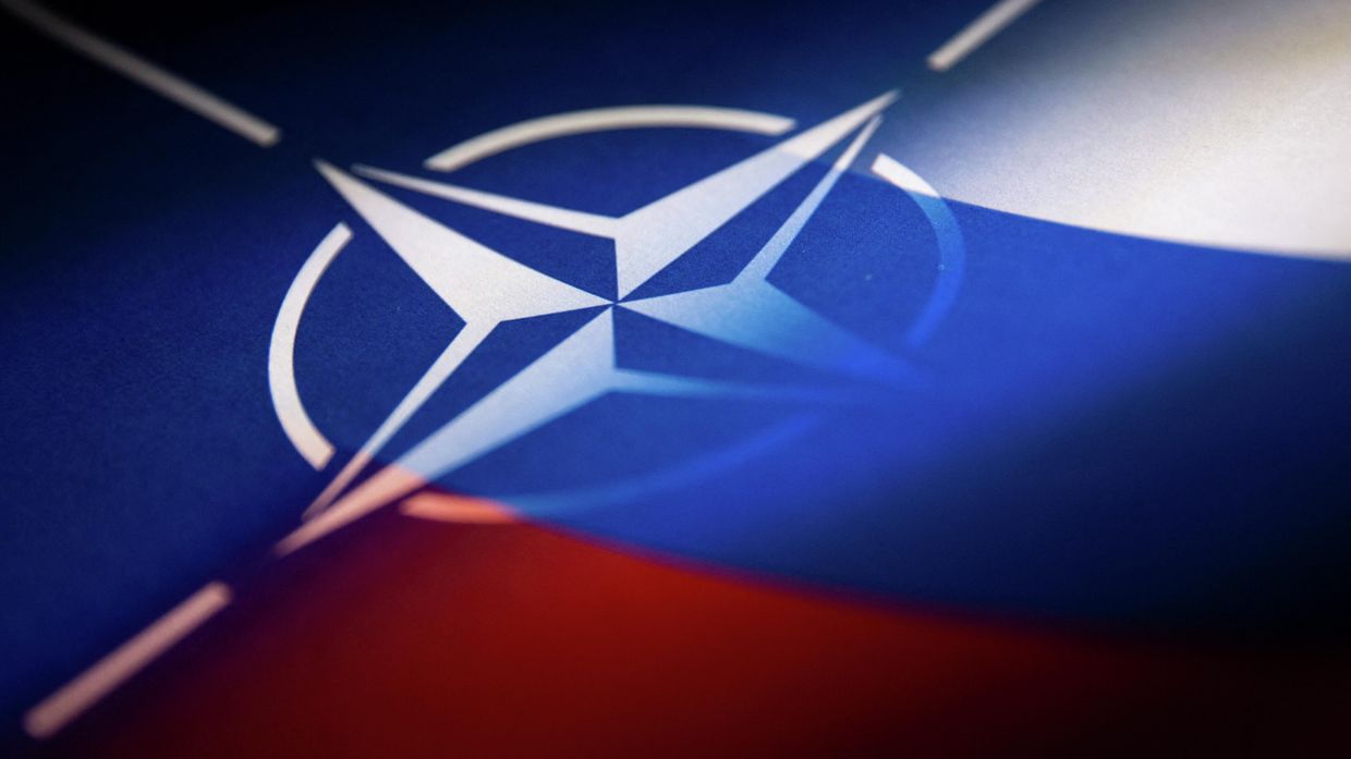 Флаги России и НАТО