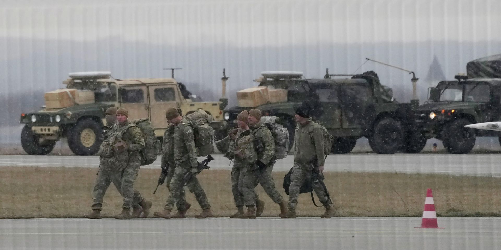 Военнослужащие 82-й воздушно-десантной дивизии армии США в аэропорту Жешув-Ясенка, Польша. - ИноСМИ, 1920, 16.04.2024