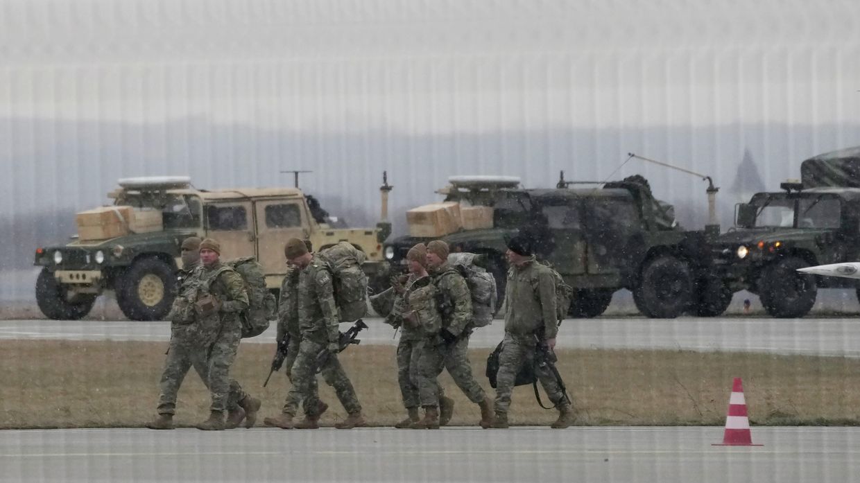Военнослужащие 82-й воздушно-десантной дивизии армии США в аэропорту Жешув-Ясенка, Польша.