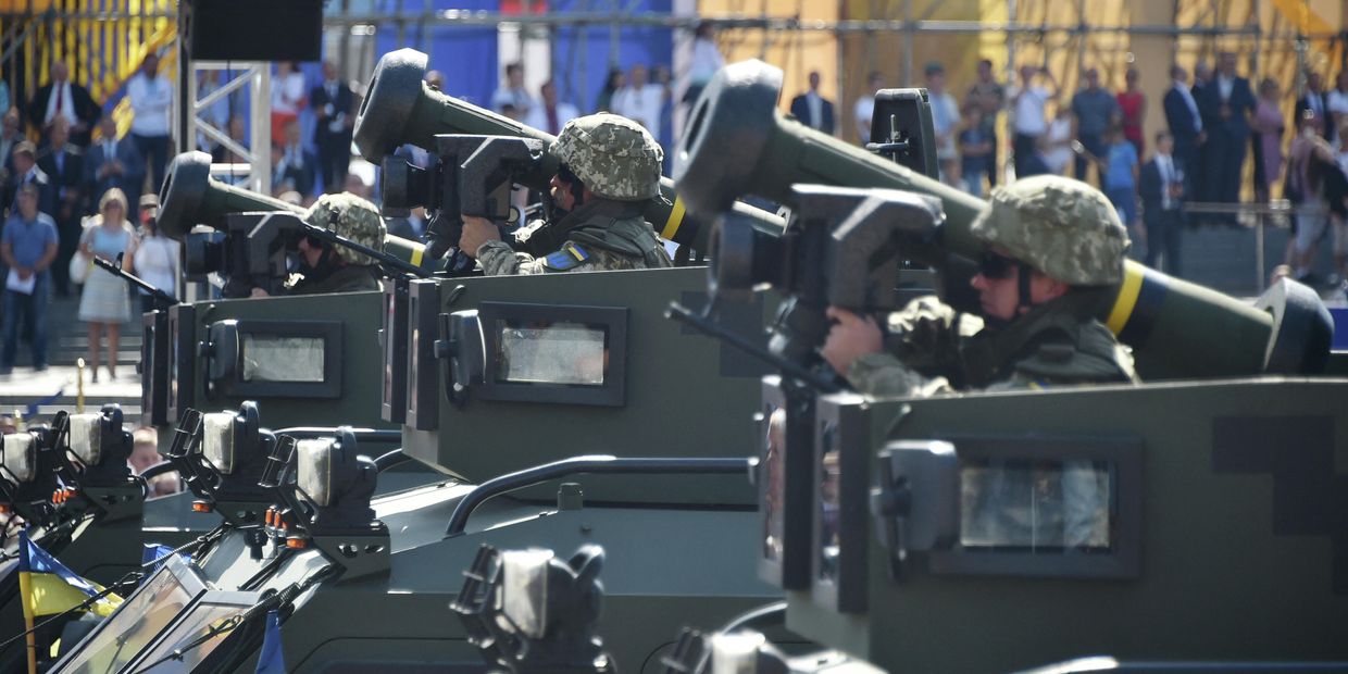 Украинские военные с ПТРК FGM-148 Джавелин