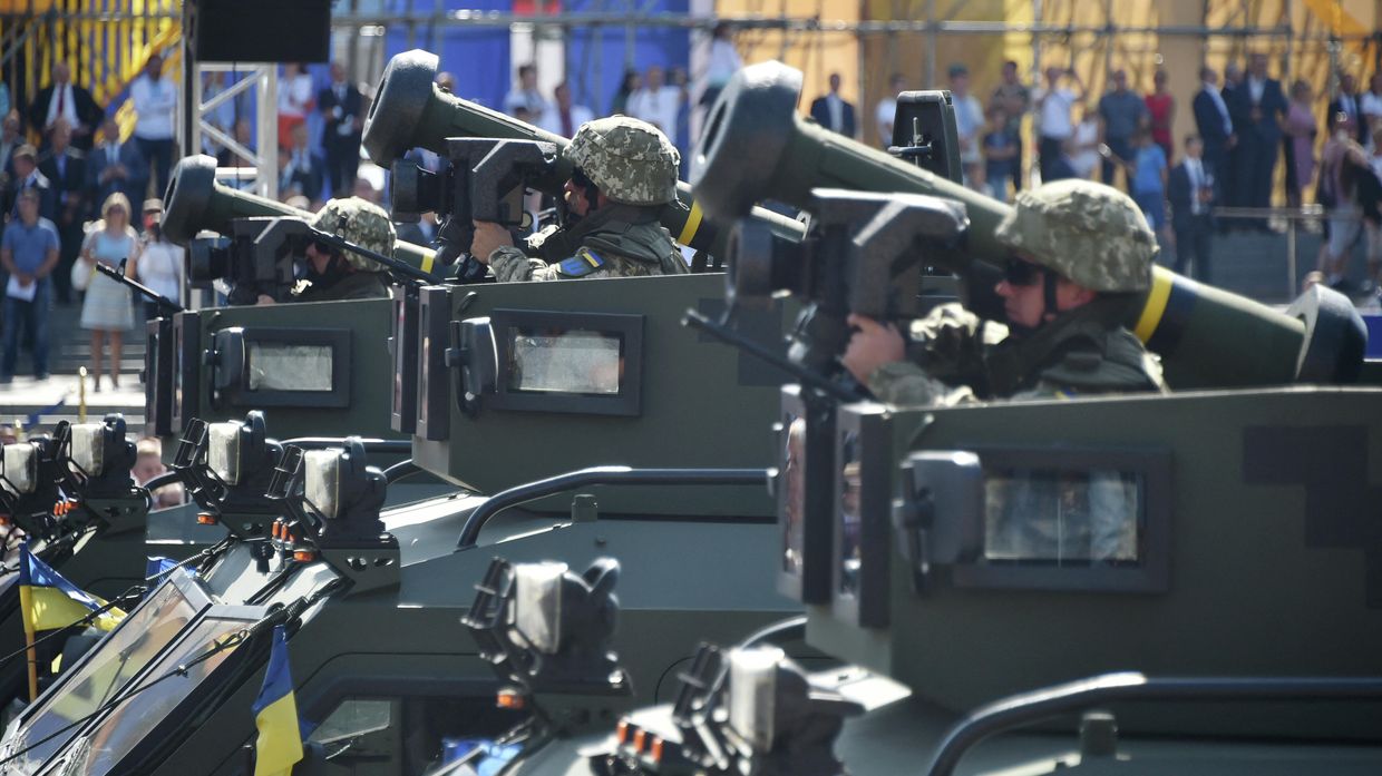 Украинские военные с ПТРК FGM-148 Джавелин