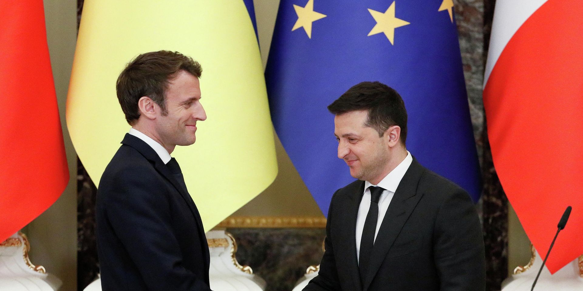 Президент Украины Владимир Зеленский и президент Франции Эммануэль Макрон во время брифинга в Киеве - ИноСМИ, 1920, 10.02.2022
