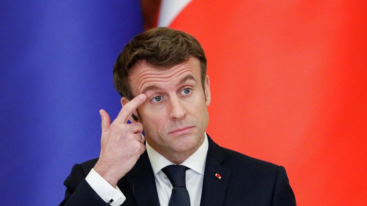 Президент Украины Владимир Зеленский и президент Франции Эммануэль Макрон во время брифинга в Киеве
