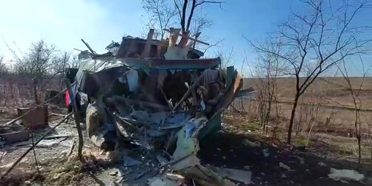 Пограничный пункт, разрушенный в результате попадания в него снаряда со стороны Украины