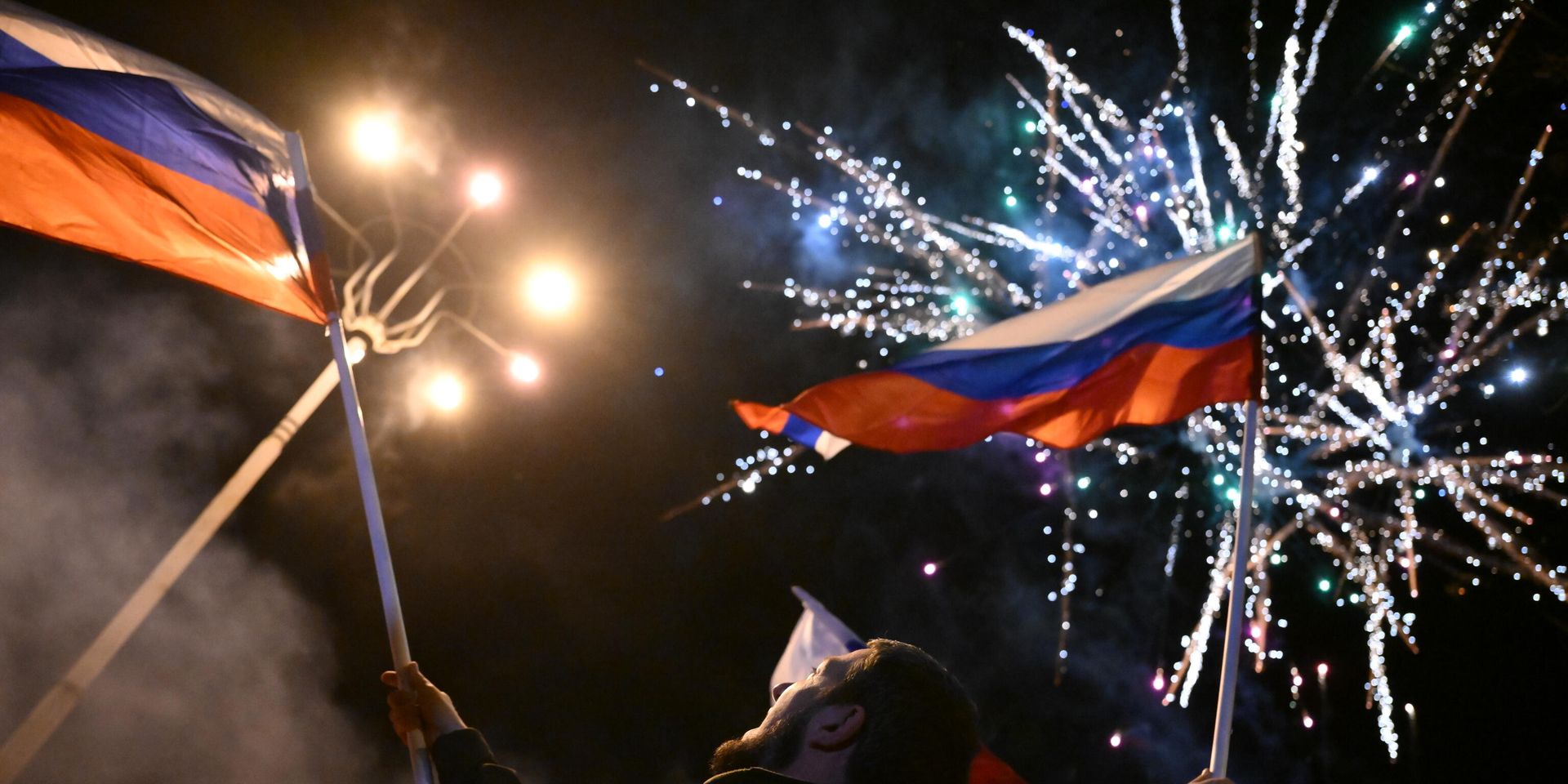 Жители Донецка и Луганска празднуют признание Россией ДНР и ЛНР - ИноСМИ, 1920, 22.02.2022