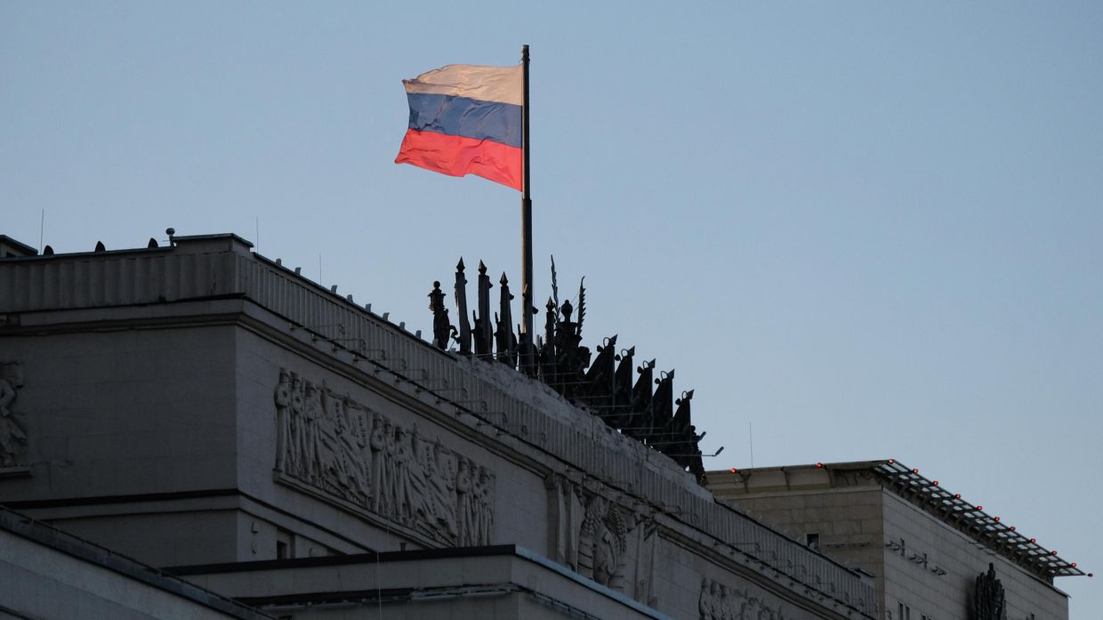 Флаг на здании министерства обороны РФ