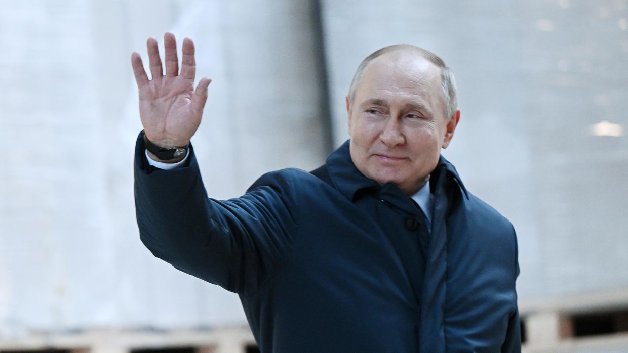 Президент РФ В. Путин посетил строительство комплекса Национального космического центра