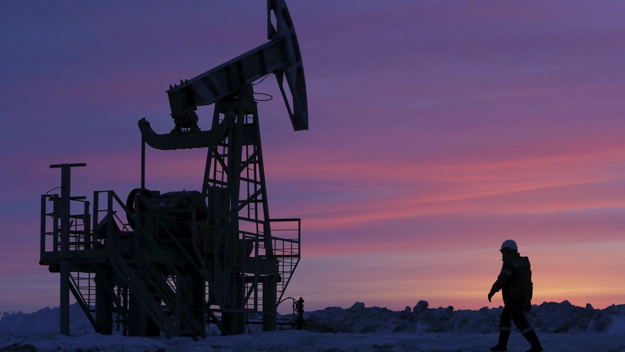 Нефтяная качалка недалеко от деревни Николо-Березовка, Башкортостан