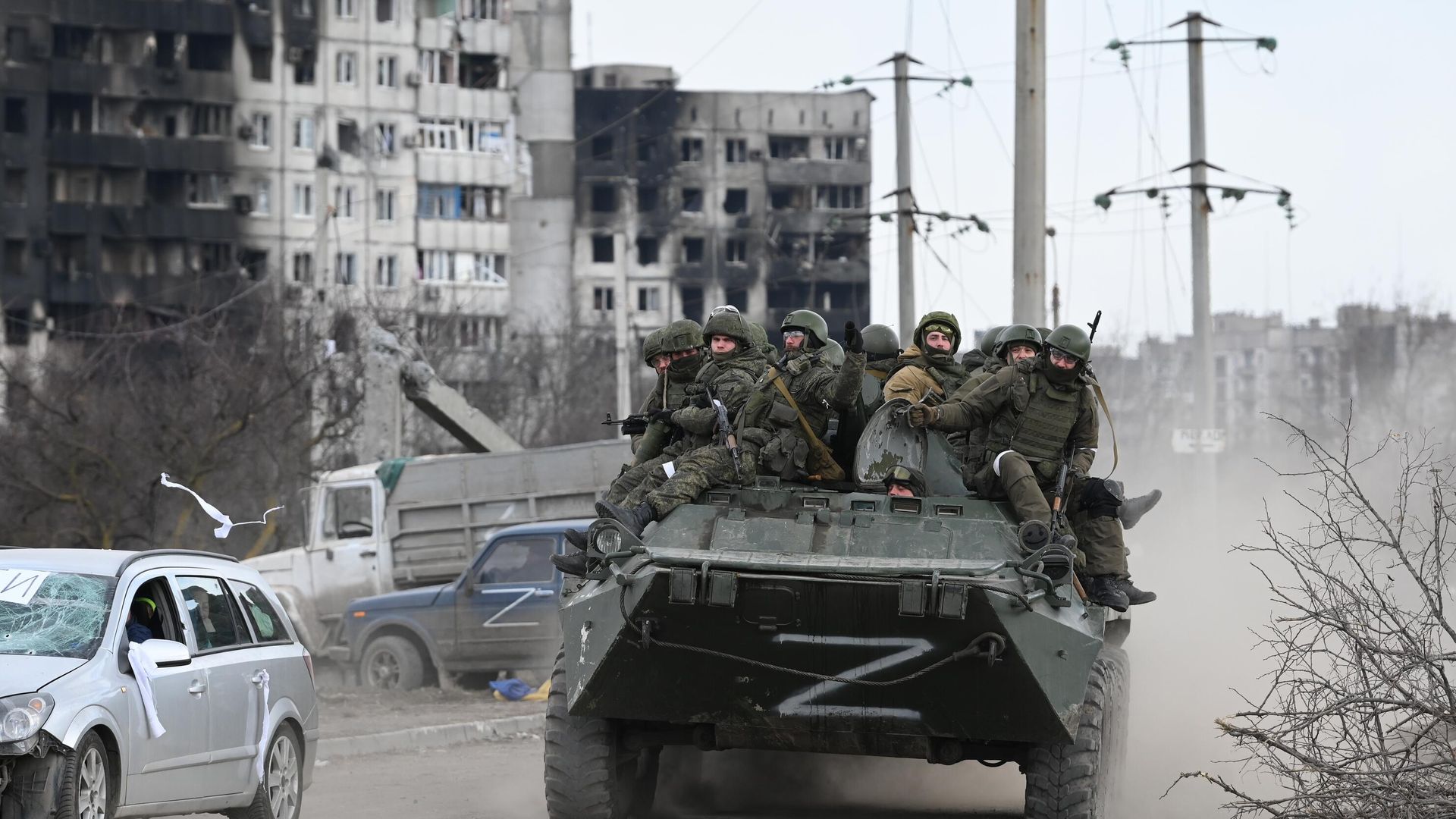 Военнослужащие Народной милиции ДНР на улице Мариуполя - ИноСМИ, 1920, 18.03.2022