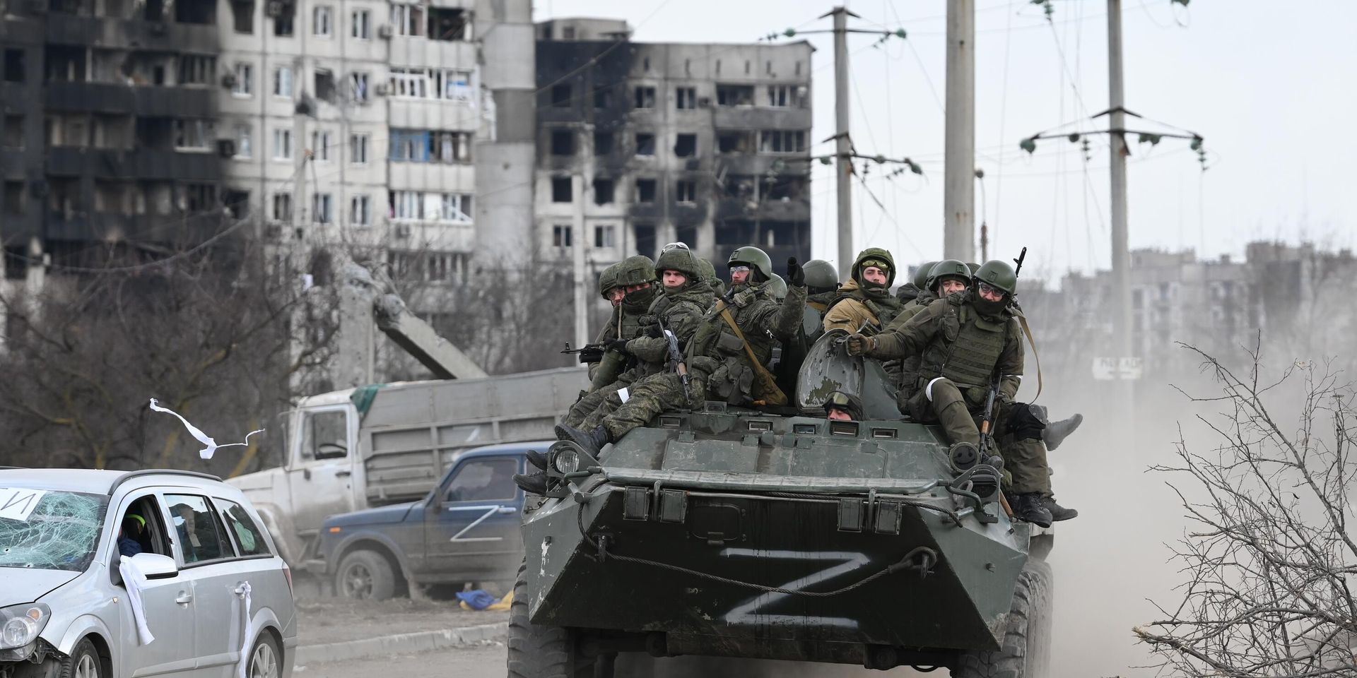 Военнослужащие Народной милиции ДНР на улице Мариуполя - ИноСМИ, 1920, 18.03.2022