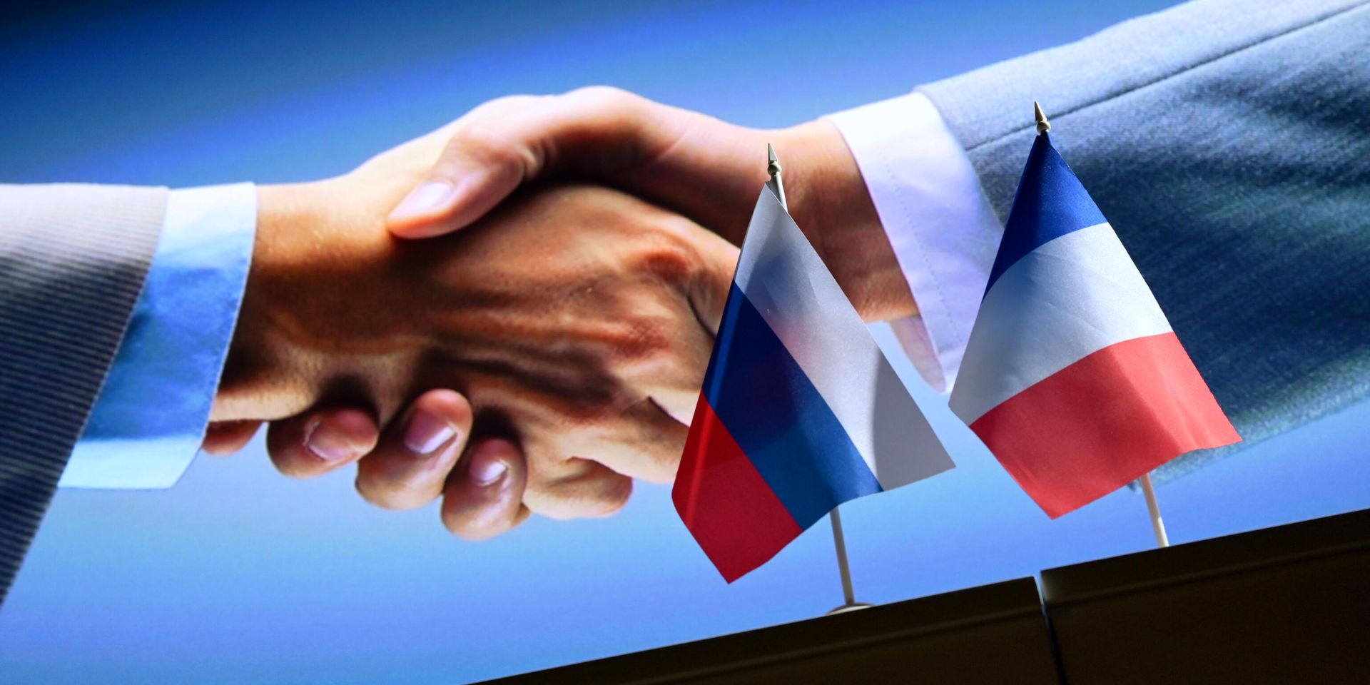 Государственные флаги России и Франции - ИноСМИ, 1920, 07.06.2022