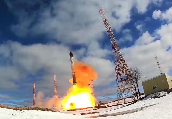 Пуск межконтинентальной баллистической ракеты стационарного базирования Сармат с космодрома Плесецк