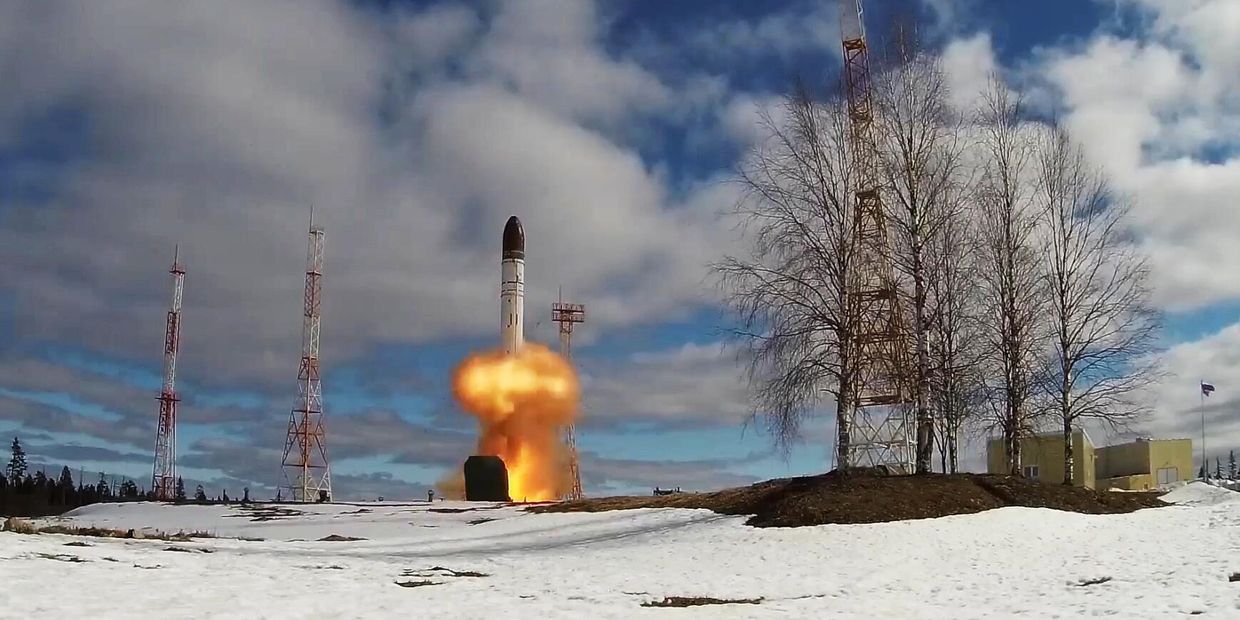 Запуск межконтинентальной баллистической ракеты стационарного базирования Сармат