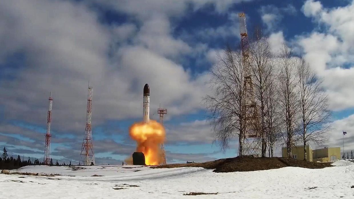 Запуск межконтинентальной баллистической ракеты стационарного базирования Сармат
