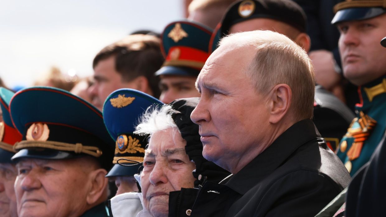 Президент РФ В. Путин на военном параде в честь 77-й годовщины Победы в ВОВ