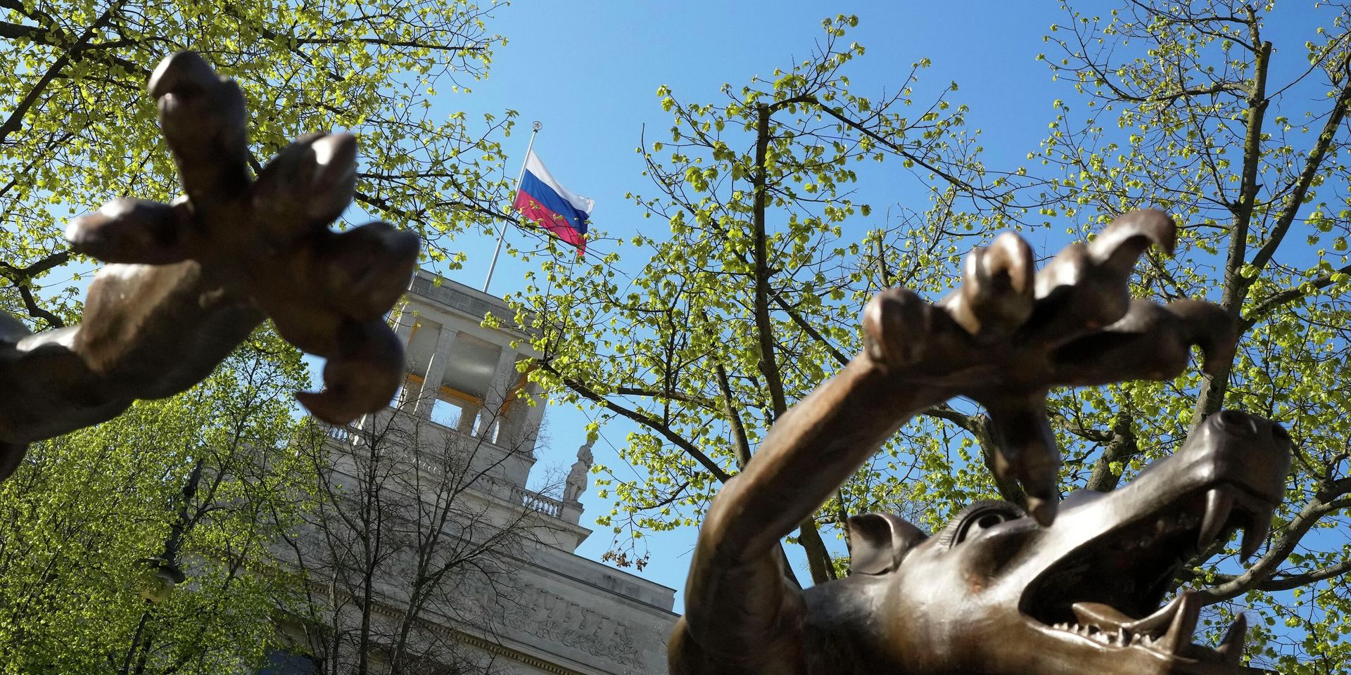 Скульптуры во время акции протеста перед посольством России в Берлине, Германия - ИноСМИ, 1920, 22.09.2026