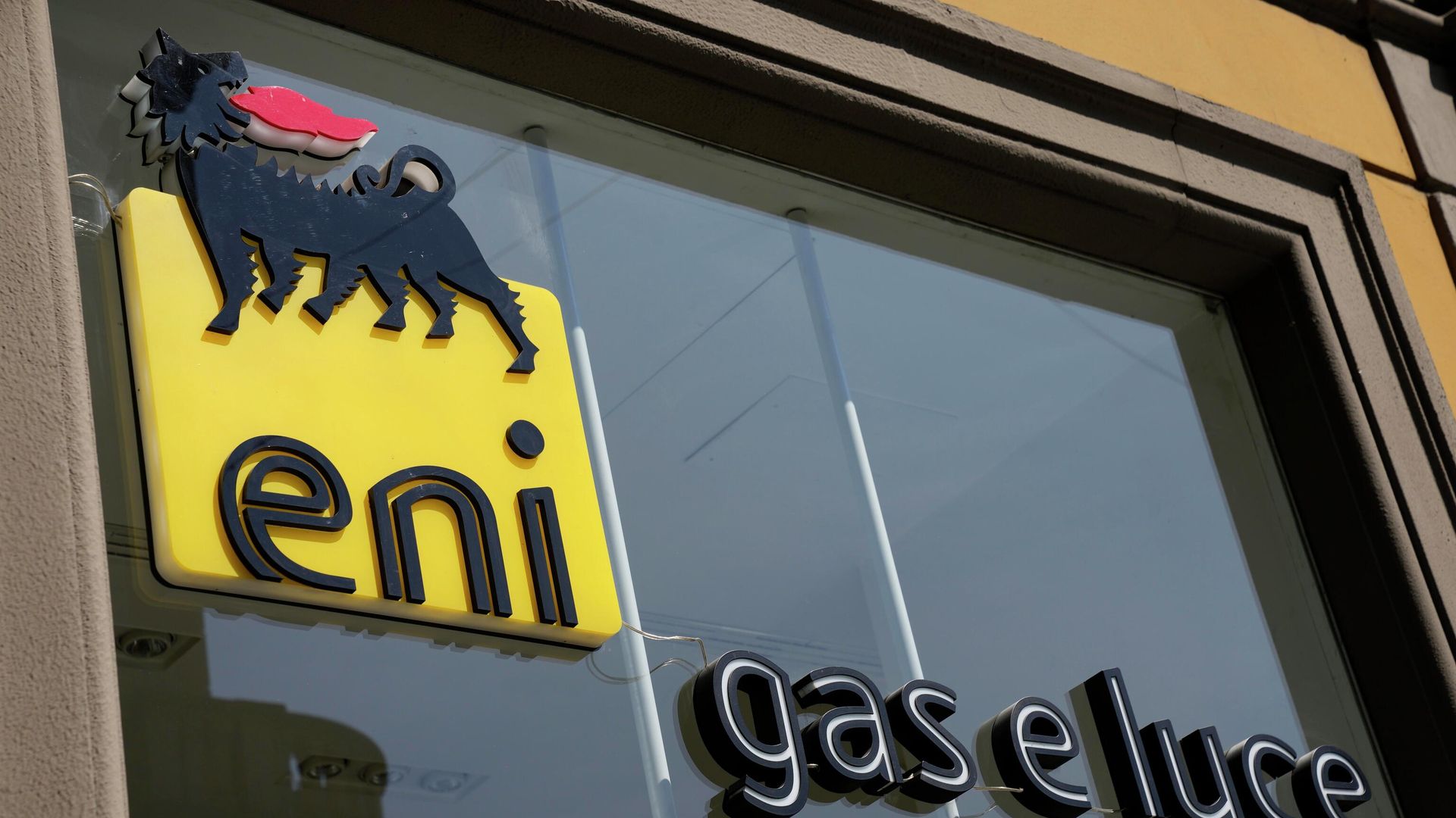 Логотип итальянской нефтегазовой компании Eni в Милане - ИноСМИ, 1920, 18.04.2026