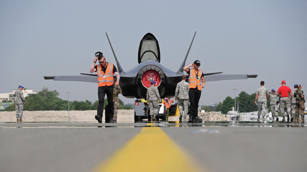 Истребитель Lockheed Martin F-35 на Международном Парижском авиасалоне в Ле Бурже