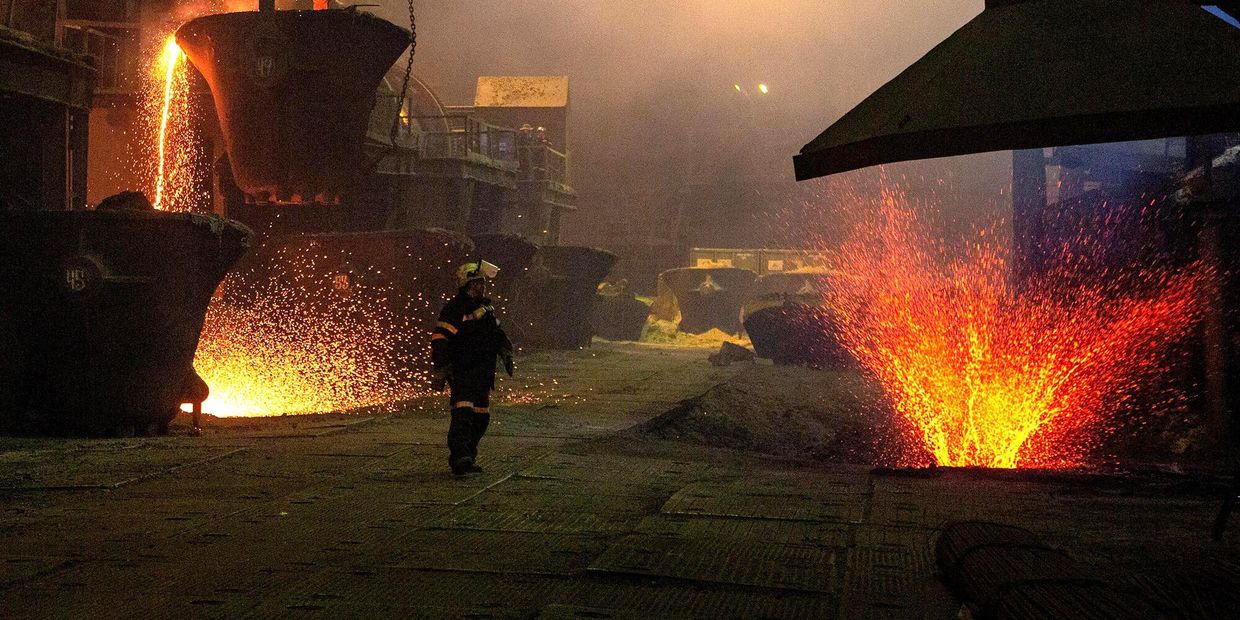 Плавильный цех Кольской ГМК в Никеле