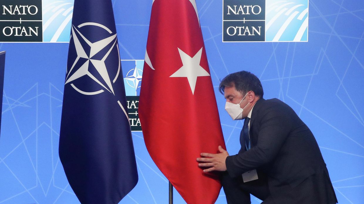 Флаги Турции и НАТО
