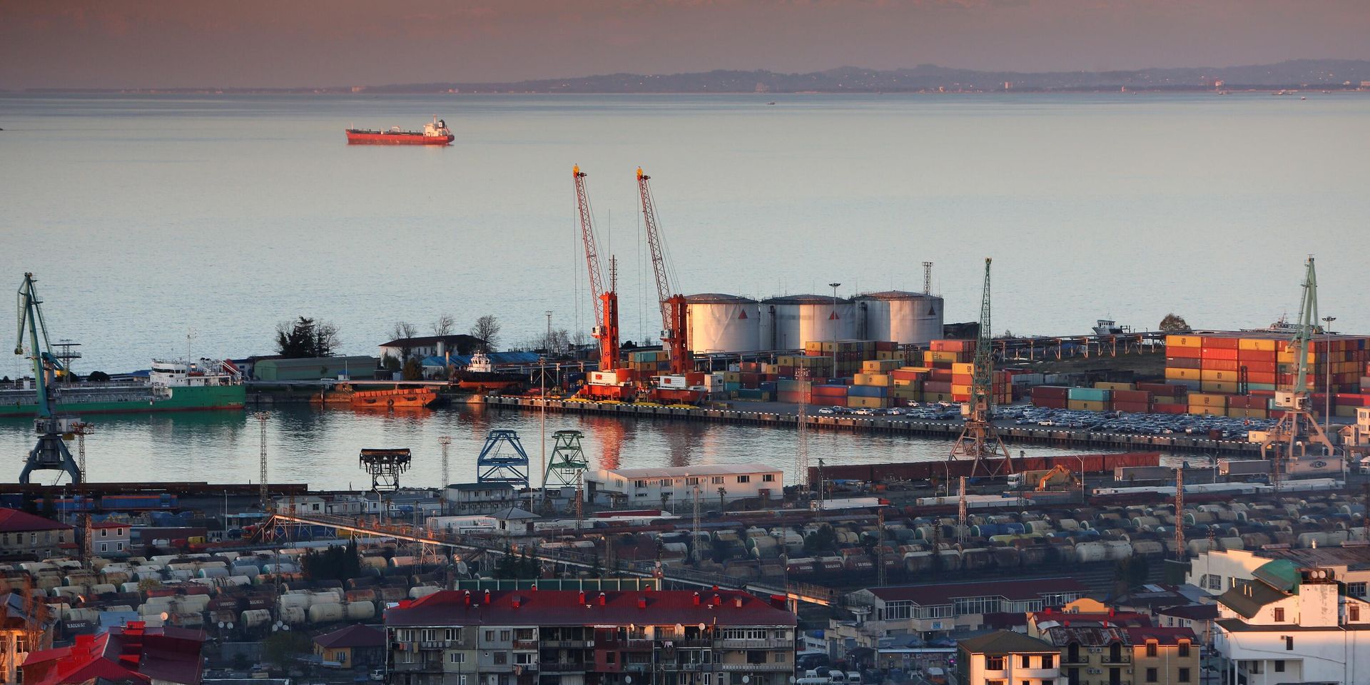 Морской порт и нефтяные терминалы в городе Батуми - ИноСМИ, 1920, 06.06.2022