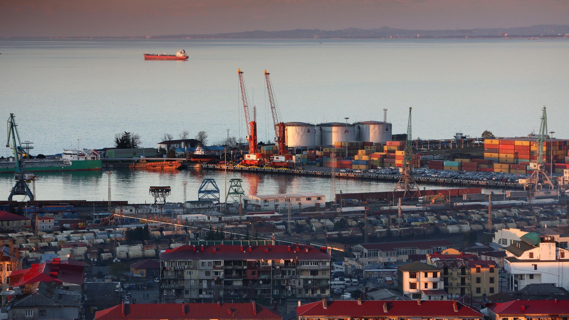 Морской порт и нефтяные терминалы в городе Батуми - ИноСМИ, 1920, 06.06.2022