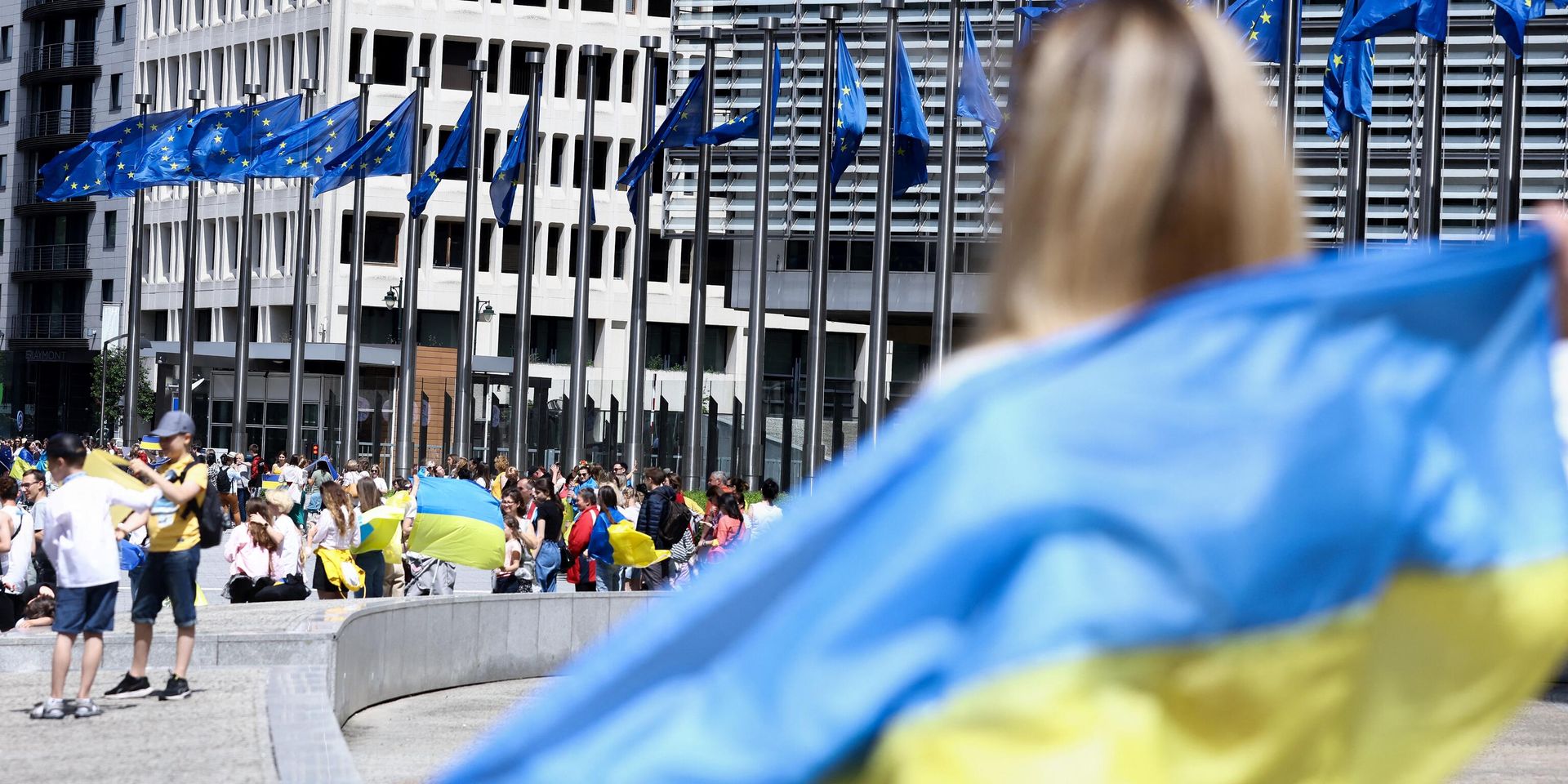 Демонстрация в поддержку заявки Украины на получение статуса кандидата в ЕС у штаб-квартиры Европейской комиссии в Брюсселе - ИноСМИ, 1920, 25.06.2023