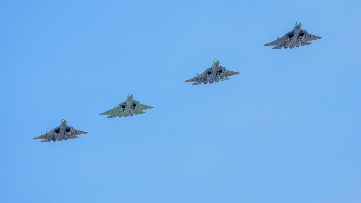 Многофункциональные истребители пятого поколения Су-57