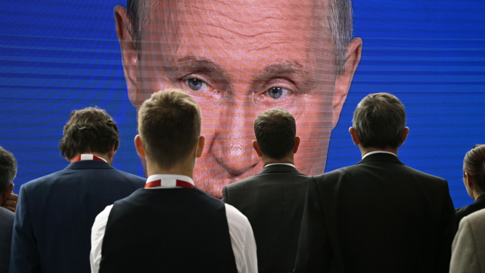 ПМЭФ-2022. Экран с трансляцией выступления президента РФ Владимира Путина - ИноСМИ, 1920, 13.07.2022