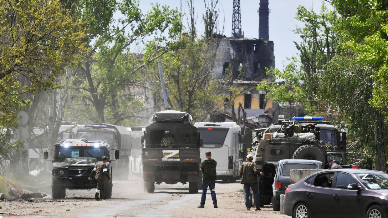 Вывоз сдавшихся в плен украинских военных и боевиков с Азовстали Вывоз сдавшихся в плен украинских военных и боевиков с Азовстали