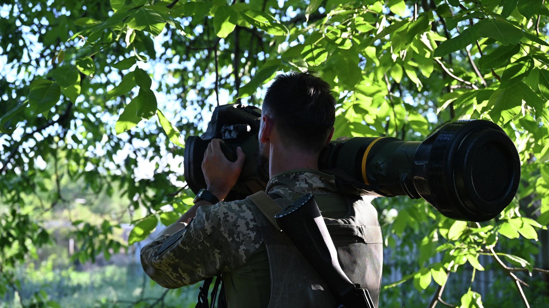 Украинский военнослужащий на позиции недалеко от Чугуева в Харьковской области - ИноСМИ, 1920, 29.06.2022