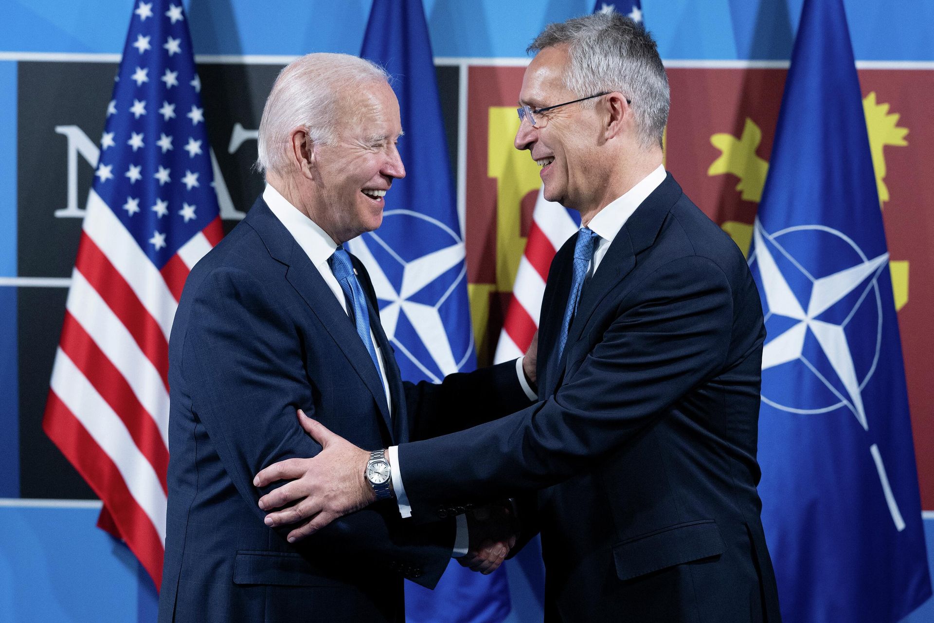 Президент США Джо Байден и генеральный секретарь НАТО Йенс Столтенберг во время саммита НАТО в Мадриде - ИноСМИ, 1920, 04.07.2022