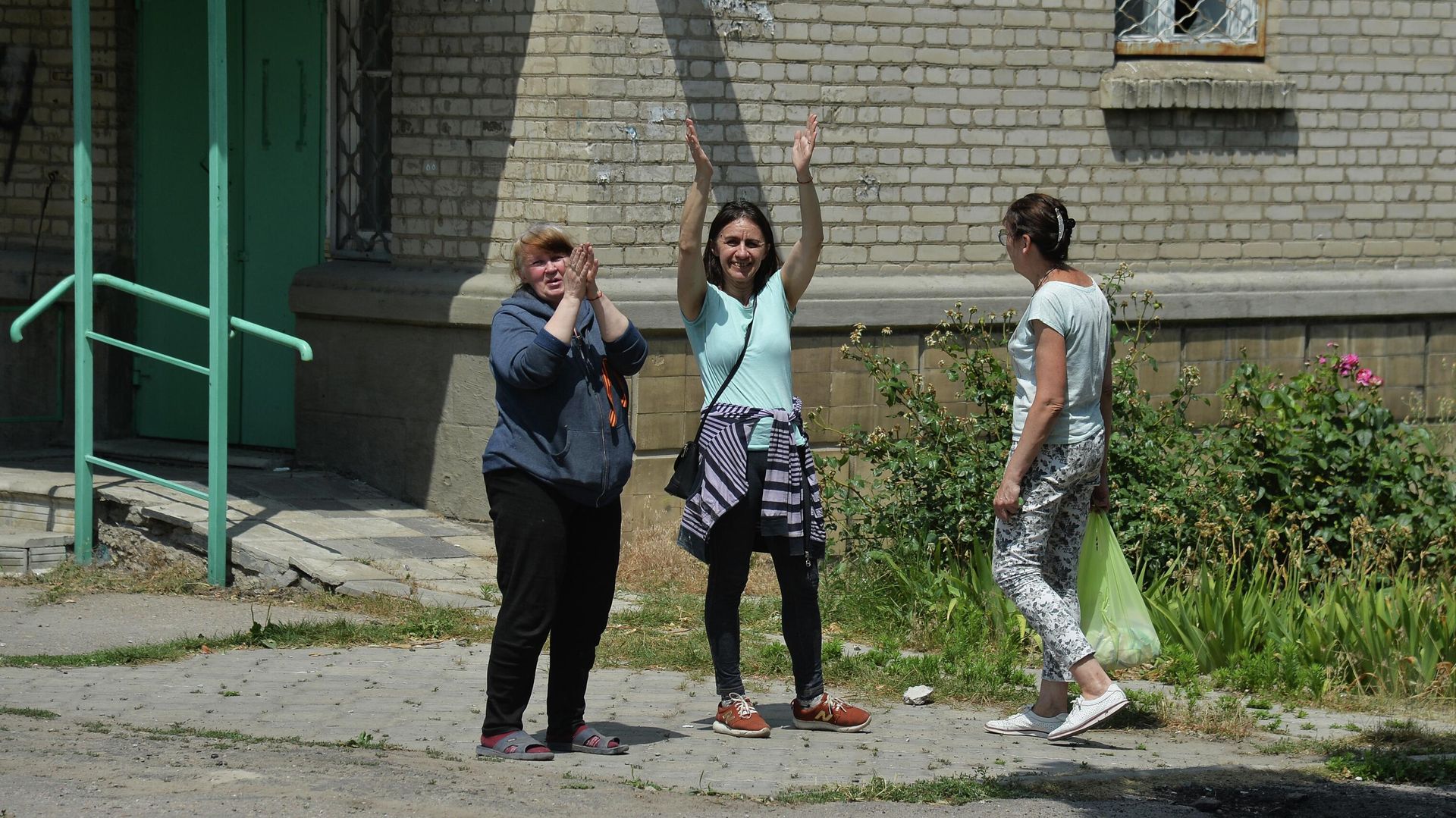 Жители Лисичанска после освобождения города военными ЛНР и России - ИноСМИ, 1920, 04.07.2022