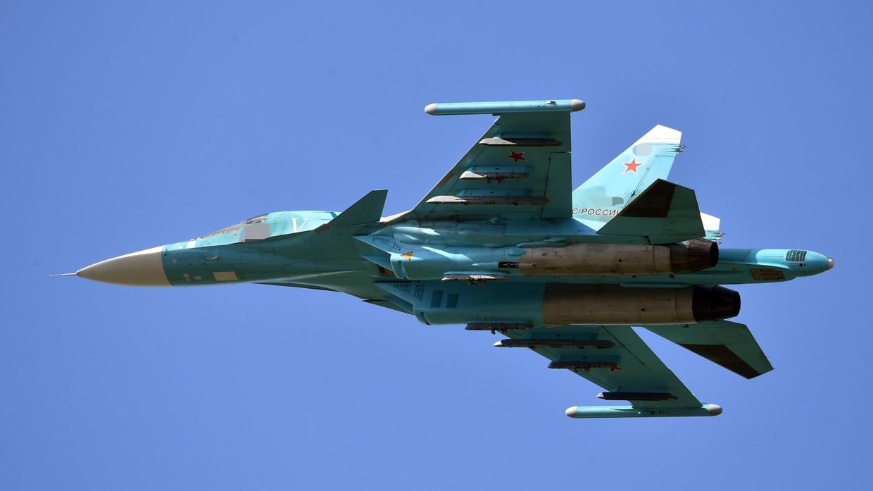 Самолет-бомбардировщик Су-34 в зоне спецоперации