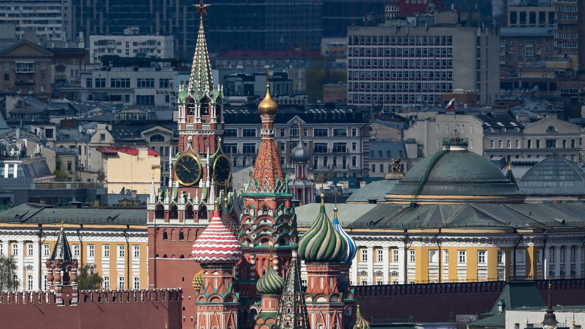 Вид на Собор Василия Блаженного и Спасскую башню Московского кремля - ИноСМИ, 1920, 04.05.2023
