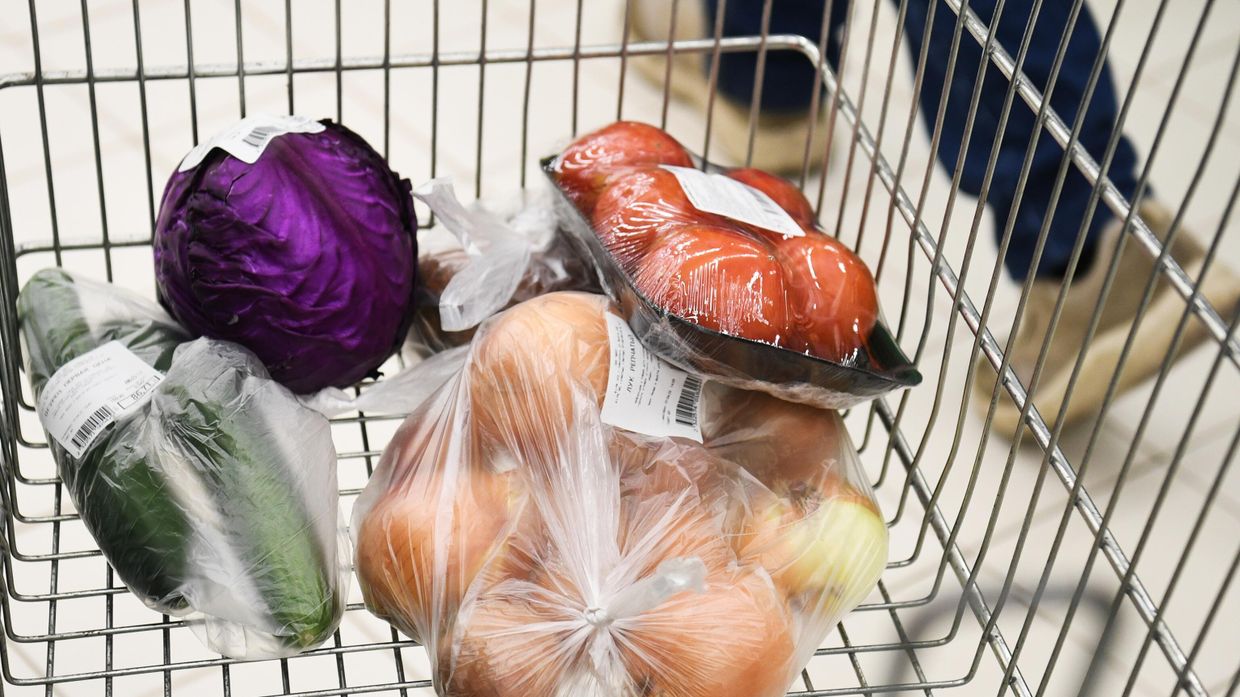 Овощи в продуктовой тележке