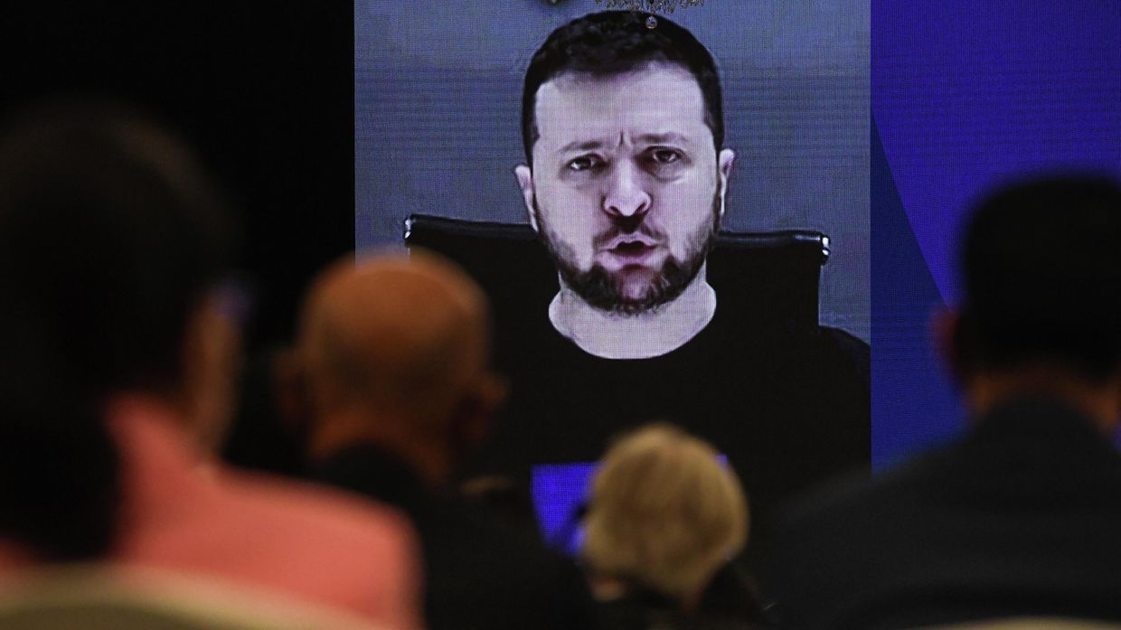 Президент Украины Владимир Зеленский обращается к участникам саммита в Сингапуре