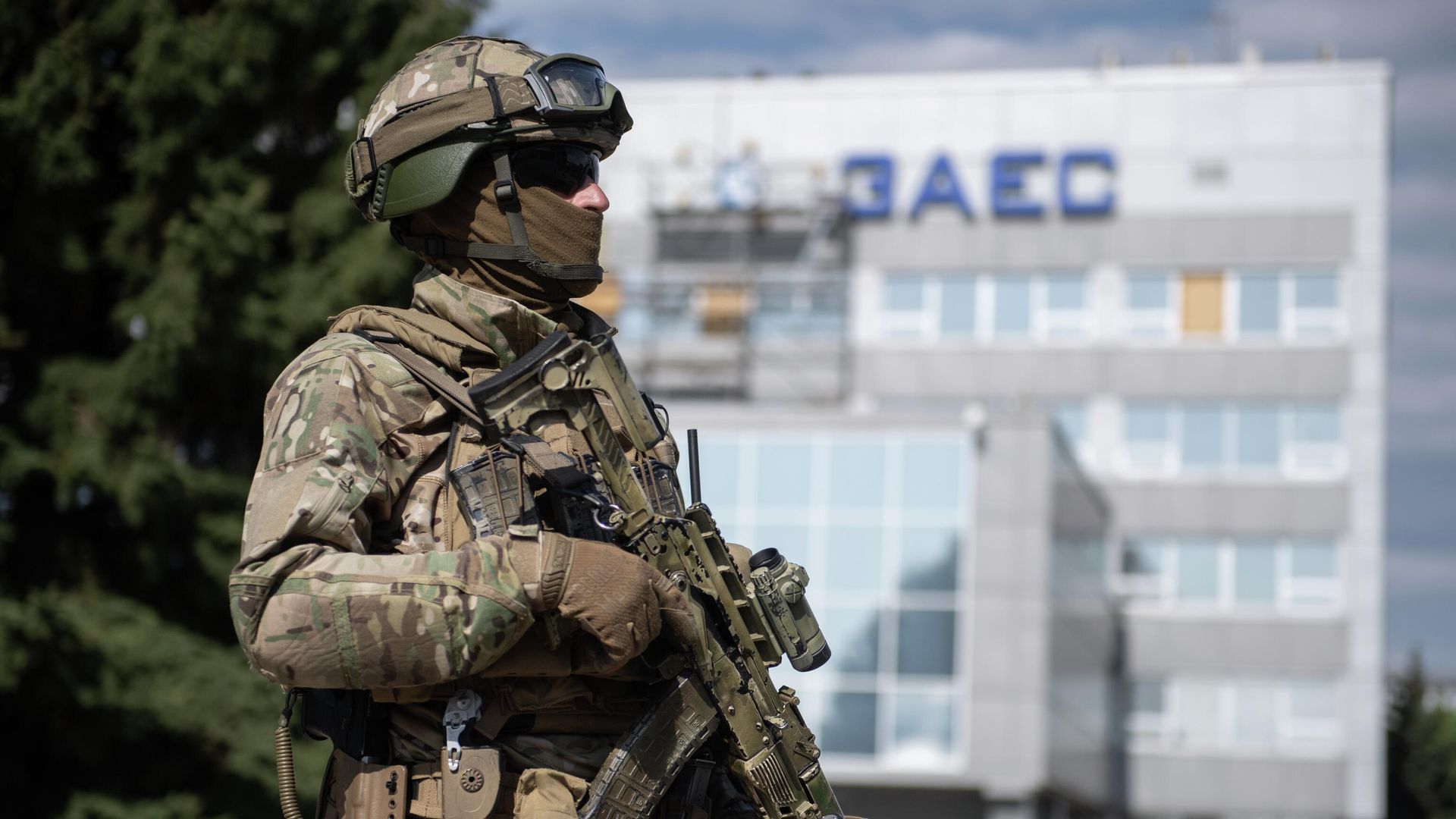 Военнослужащий ВС РФ на территории Запорожской АЭС в Энергодаре. - ИноСМИ, 1920, 21.07.2022