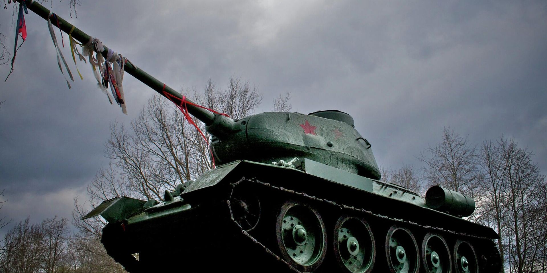 Танк Т-34, установленный между Нарвой и Нарва-Йыэсуу . Архивное фото - ИноСМИ, 1920, 10.09.2023