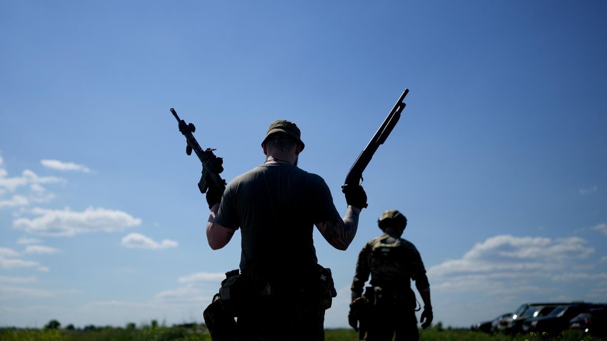 Украинские военные в пригороде Киева