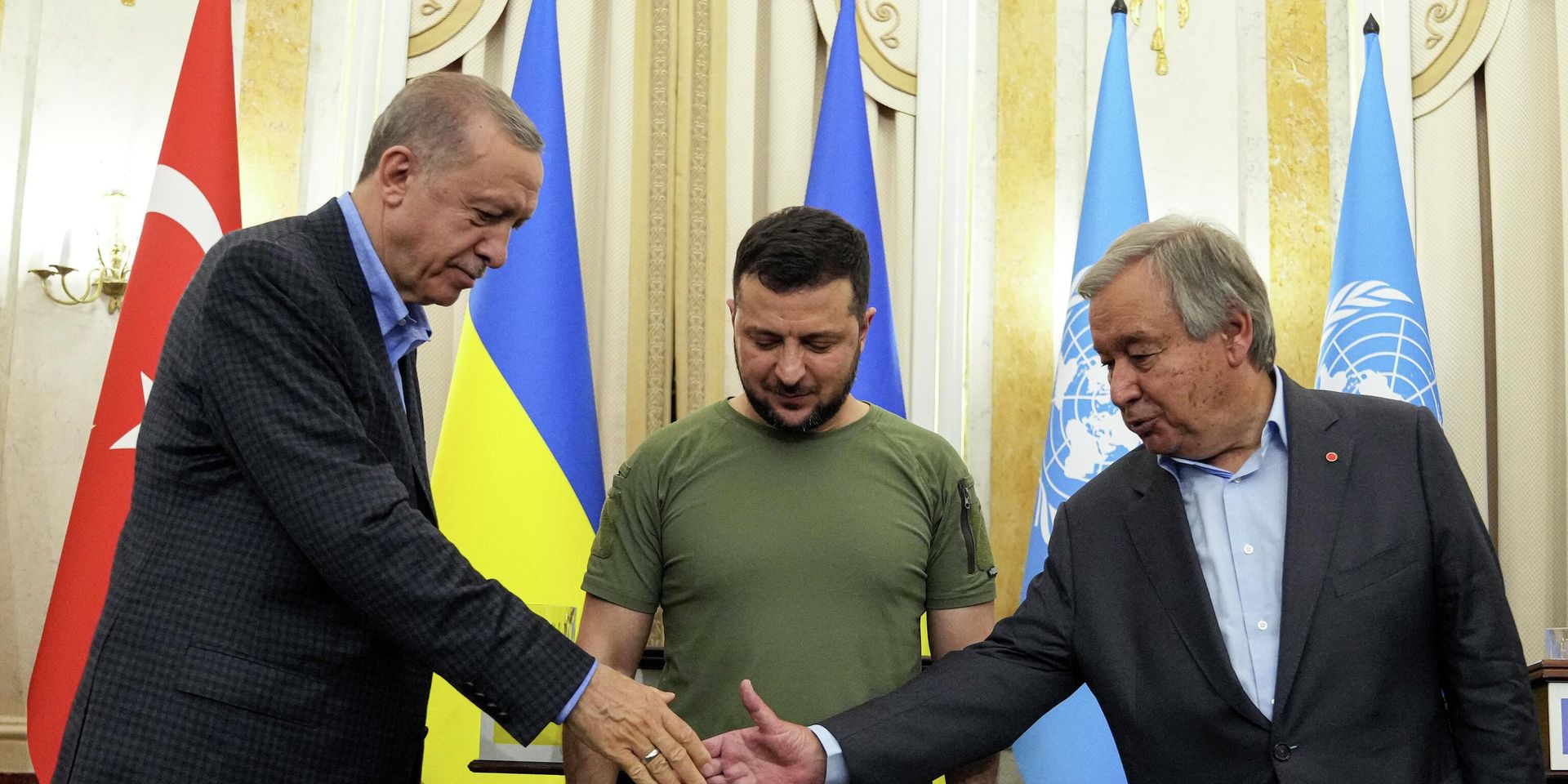 18 августа 2022 года. Президент Украины Владимир Зеленский, президент Турции Реджеп Тайип Эрдоган и Генеральный секретарь ООН Антонио Гутерриш  - ИноСМИ, 1920, 19.08.2022