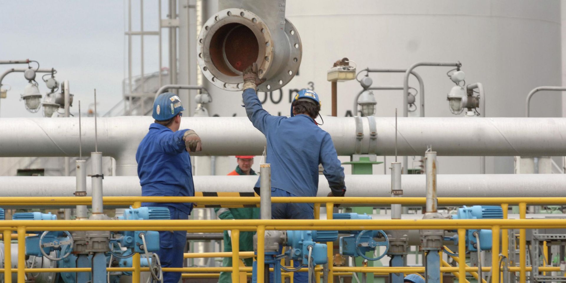 Рабочие на нефтеперерабатывающем заводе в Шведте, Германия - ИноСМИ, 1920, 23.08.2022