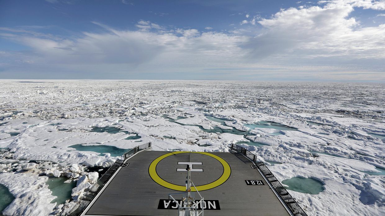 Финский ледокол MSV Nordica в проливе Виктория. Архивная фотография
