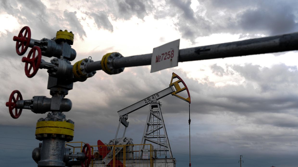 Работа нефтяных станков - качалок